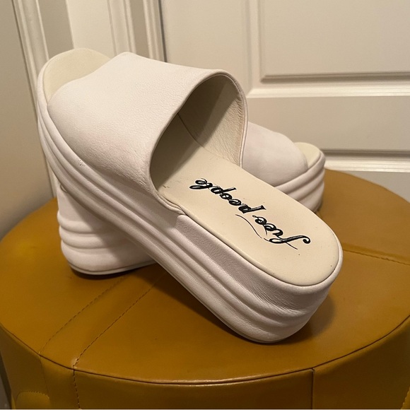 Free People platform slides - Picture 13 of 17
